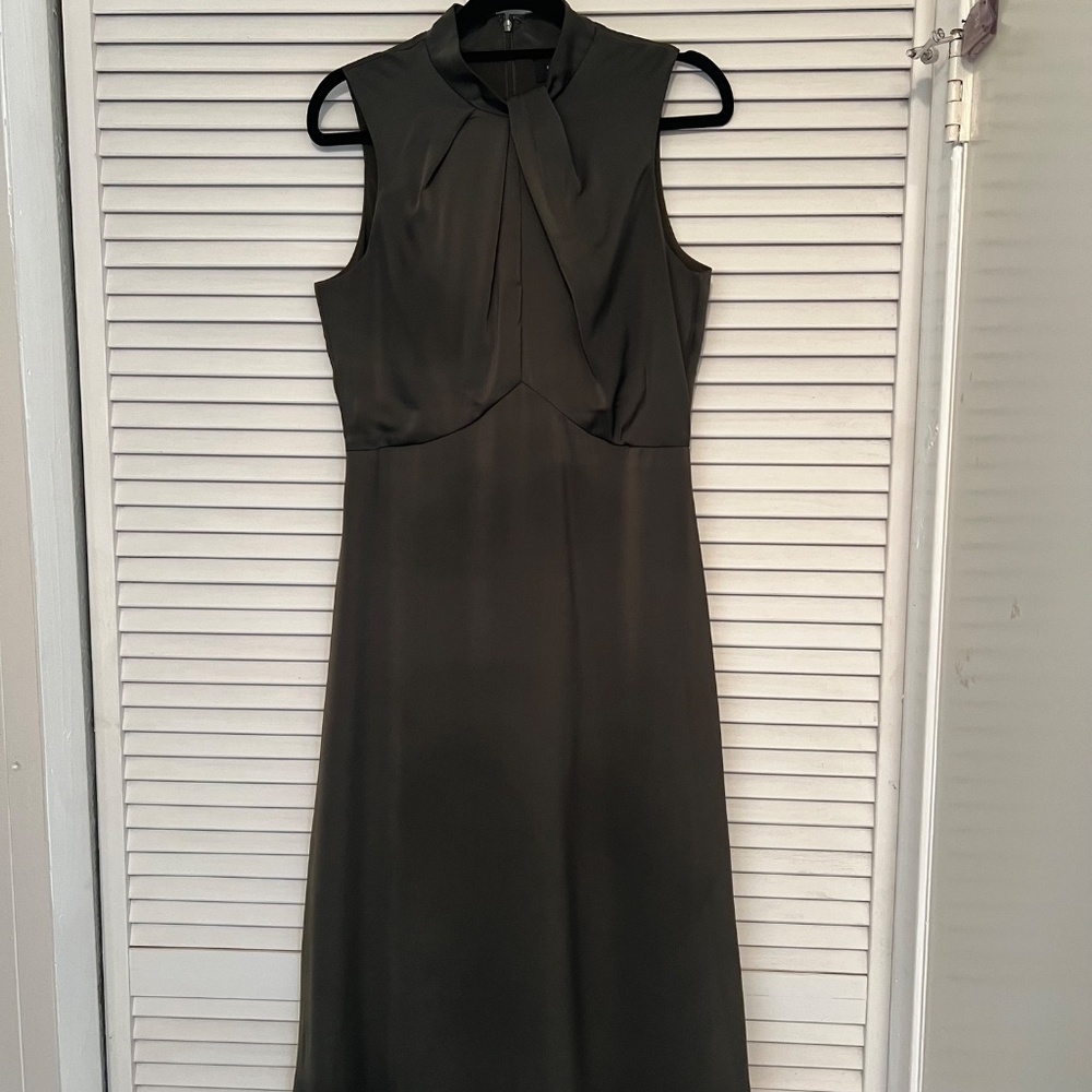 BANANA REPUBLIC SATIN MIDI DRESS IN OLIVE GREEN. Size 8